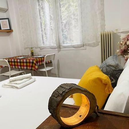 Cute And Quiet Apartment In The Center Of Atenas Exterior foto