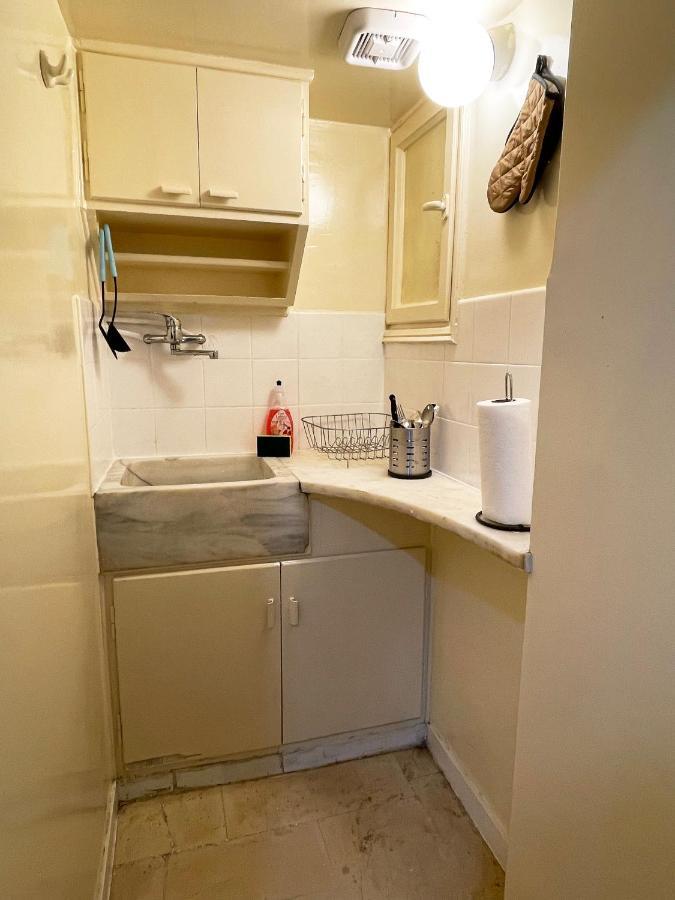 Cute And Quiet Apartment In The Center Of Atenas Exterior foto